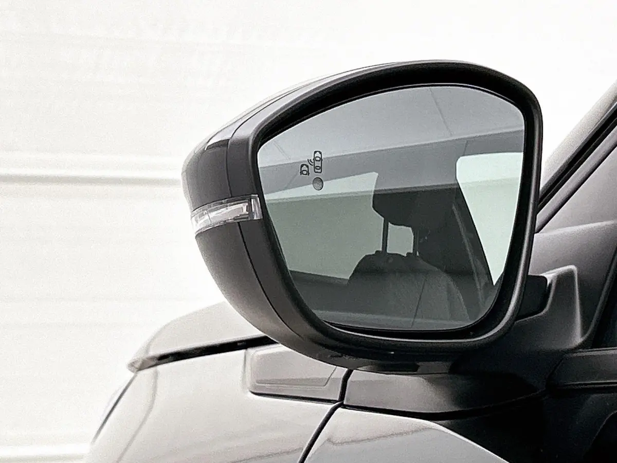 1.2 Hybrid 145pk Allure Automaat | Navigatie | Adaptieve Cruise Control | LED | Camera Voor + Achter | 17"LMV | Dodehoekdetectie | Dakrails |