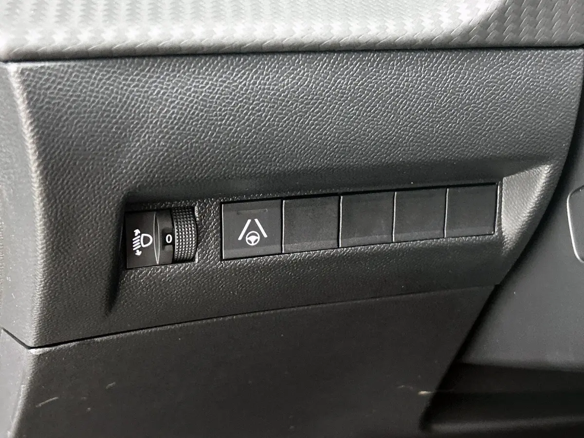 1.2 Hybrid 145pk Allure Automaat | Navigatie | Adaptieve Cruise Control | LED | Camera Voor + Achter | 17"LMV | Dodehoekdetectie | Dakrails |