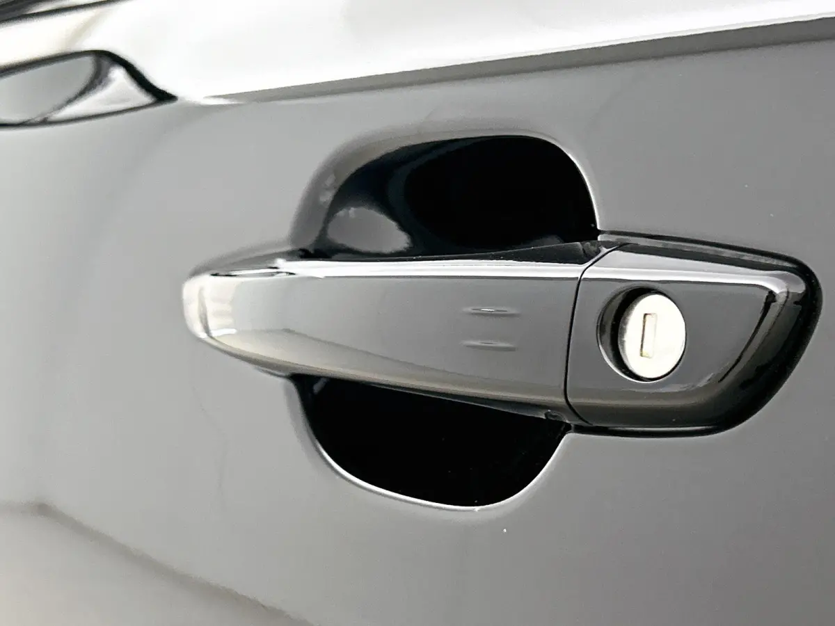 1.2 Hybrid 145pk Allure Automaat | Navigatie | Adaptieve Cruise Control | LED | Camera Voor + Achter | 17"LMV | Dodehoekdetectie | Dakrails |