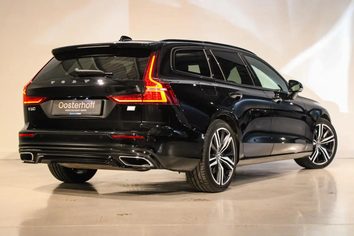 2.0 T6 Recharge AWD R-Design B&W | PANO | 360