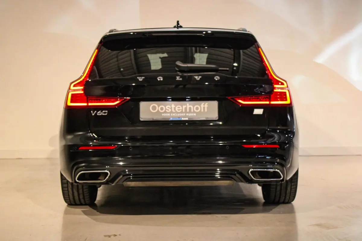 2.0 T6 Recharge AWD R-Design B&W | PANO | 360
