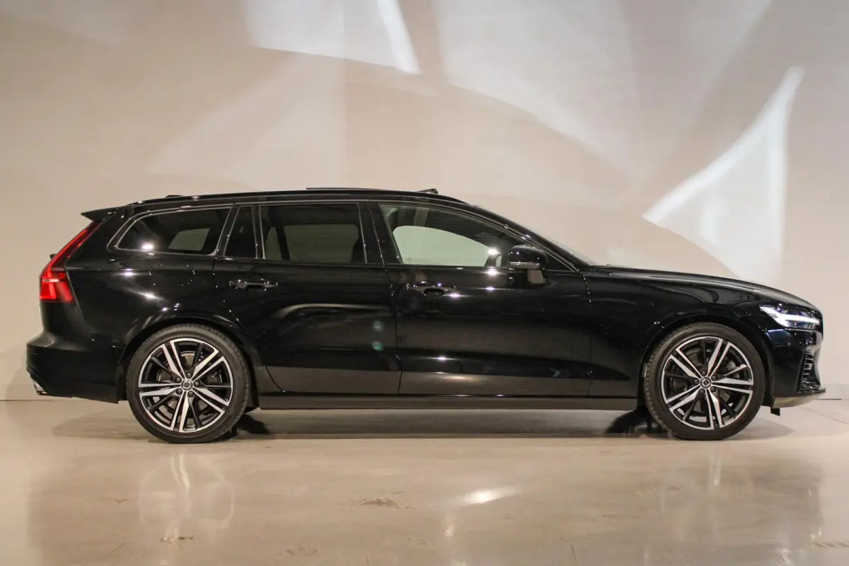 2.0 T6 Recharge AWD R-Design B&W | PANO | 360