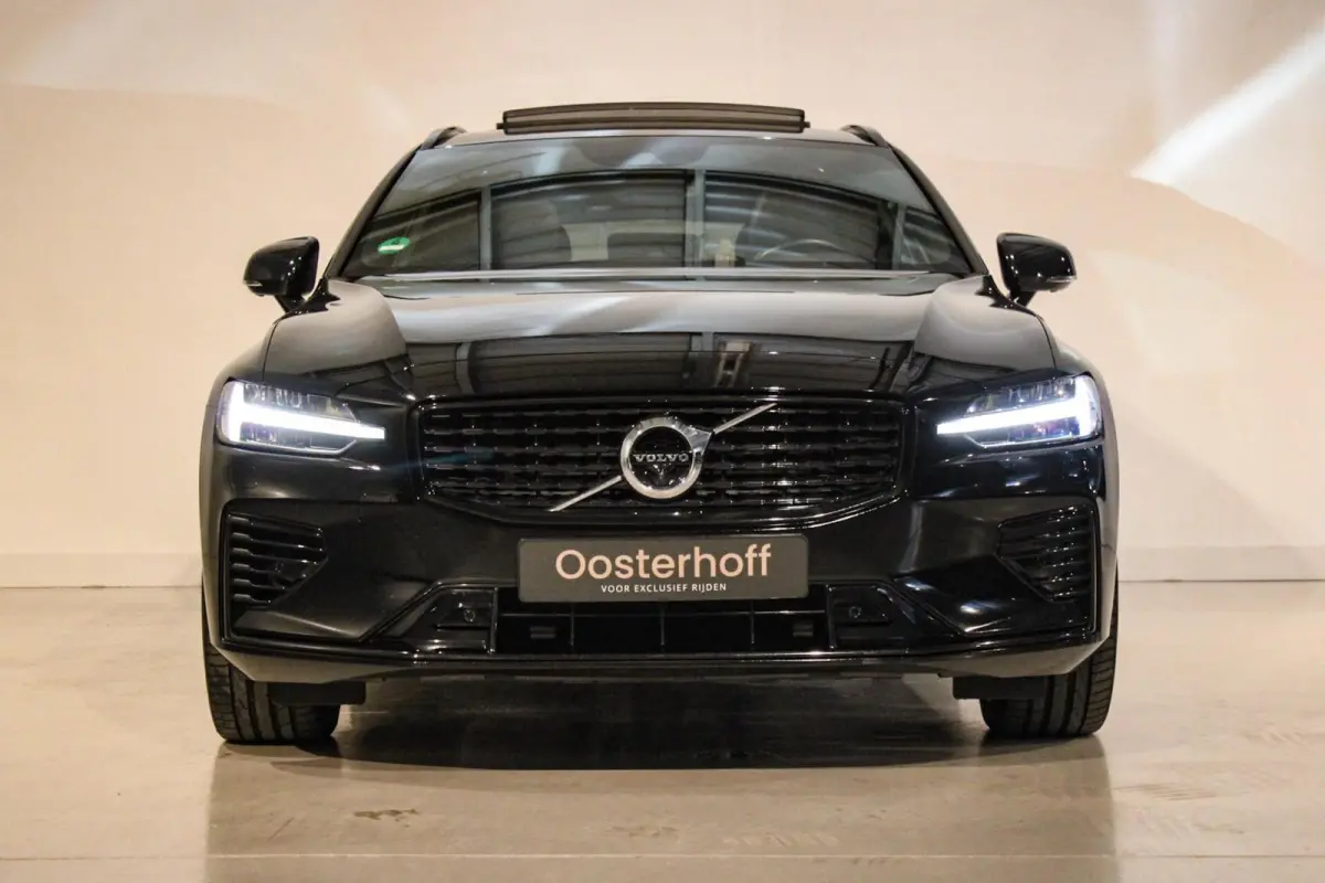 2.0 T6 Recharge AWD R-Design B&W | PANO | 360