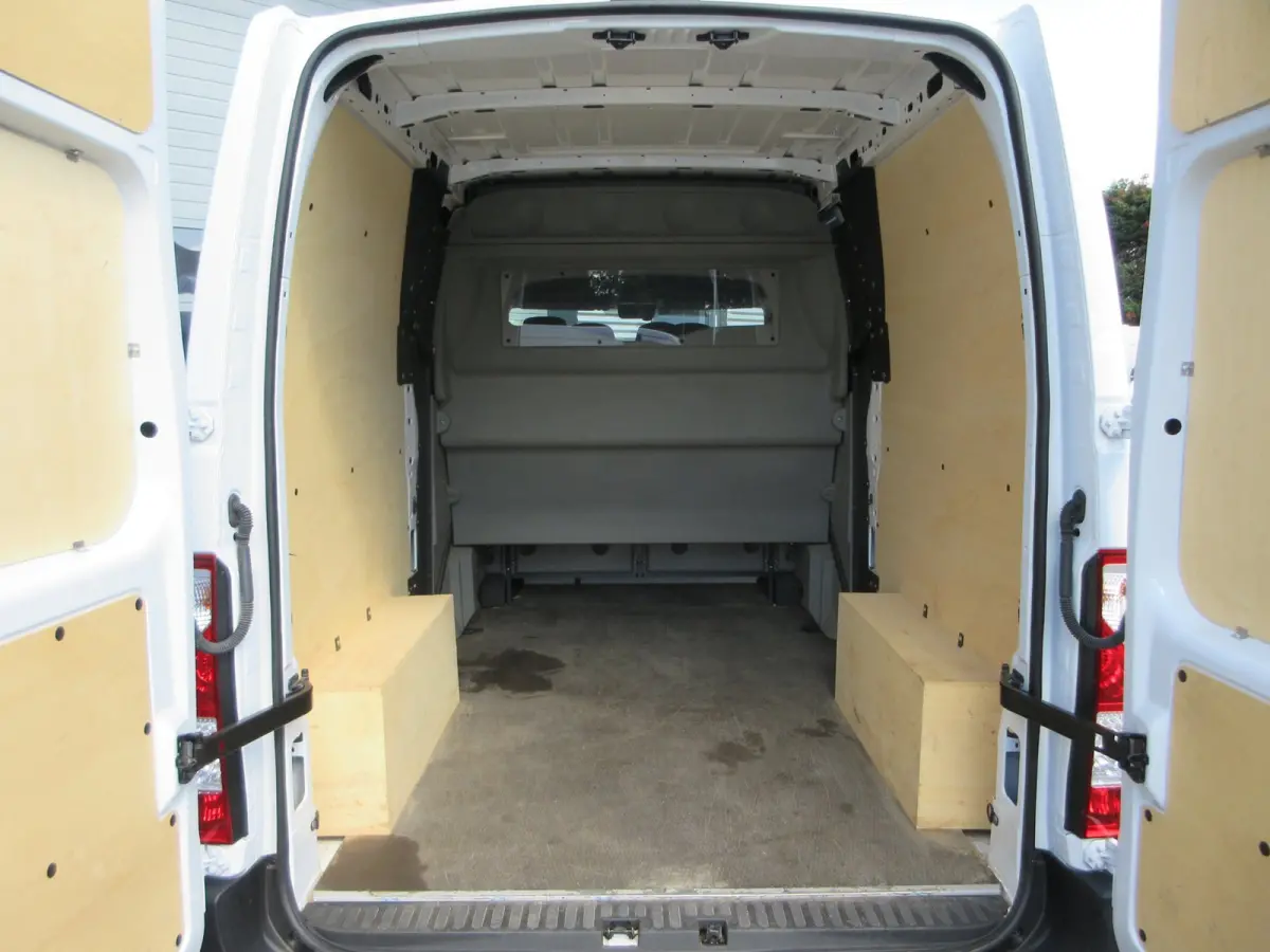 T35 2.3 dCi 150 L2H2 DC 7 persoons dubbel cabine