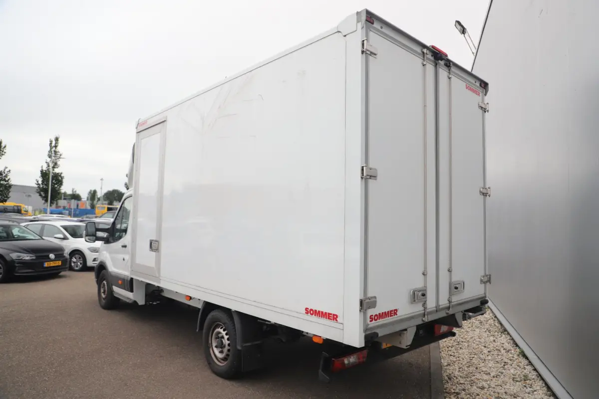 350 2.0 TDCI L5H1 Ambiente Skeletal 129PK Bakwagen Meubelbak Spouwmuurisolatie Inrichting bakwagen Airco Radio Bluetooth