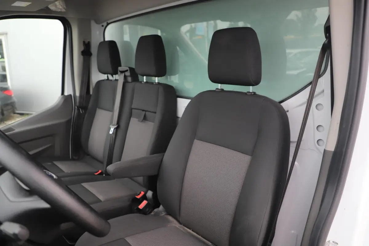 350 2.0 TDCI L5H1 Ambiente Skeletal 129PK Bakwagen Meubelbak Spouwmuurisolatie Inrichting bakwagen Airco Radio Bluetooth