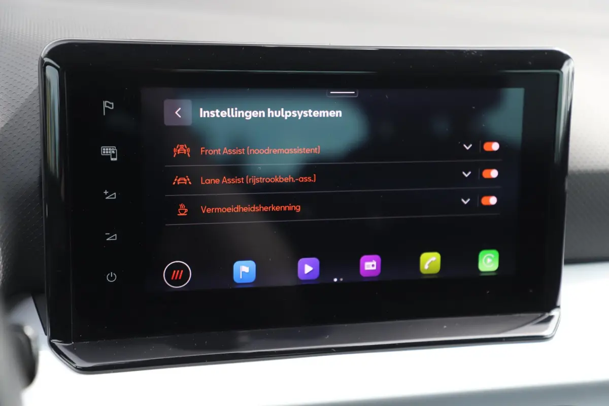 1.0 TSI Style Business Intense Virtual Cockpit 17 inch LMV Navigatie Carplay Android Stoelverwarming Climate Cruise Control LED