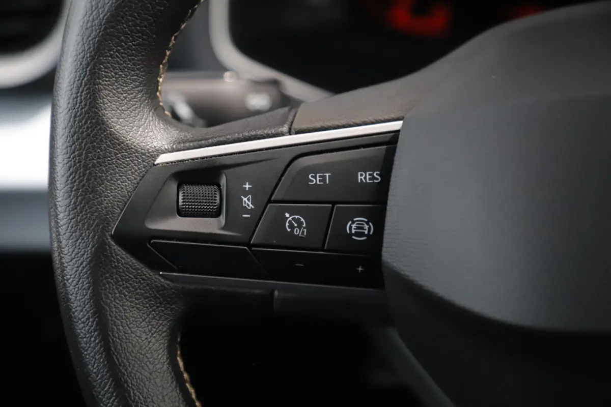 1.0 TSI Style Business Intense Virtual Cockpit 17 inch LMV Navigatie Carplay Android Stoelverwarming Climate Cruise Control LED