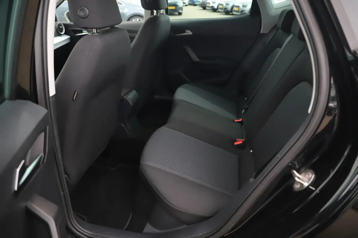 1.0 TSI Style Business Intense Virtual Cockpit 17 inch LMV Navigatie Carplay Android Stoelverwarming Climate Cruise Control LED