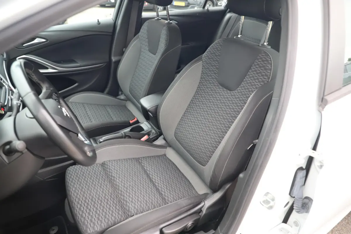 1.2 Business Executive 110PK Trekhaak Navigatie Achteruitrijcamera Carplay Android Climate & Cruise Control Donkere Ramen