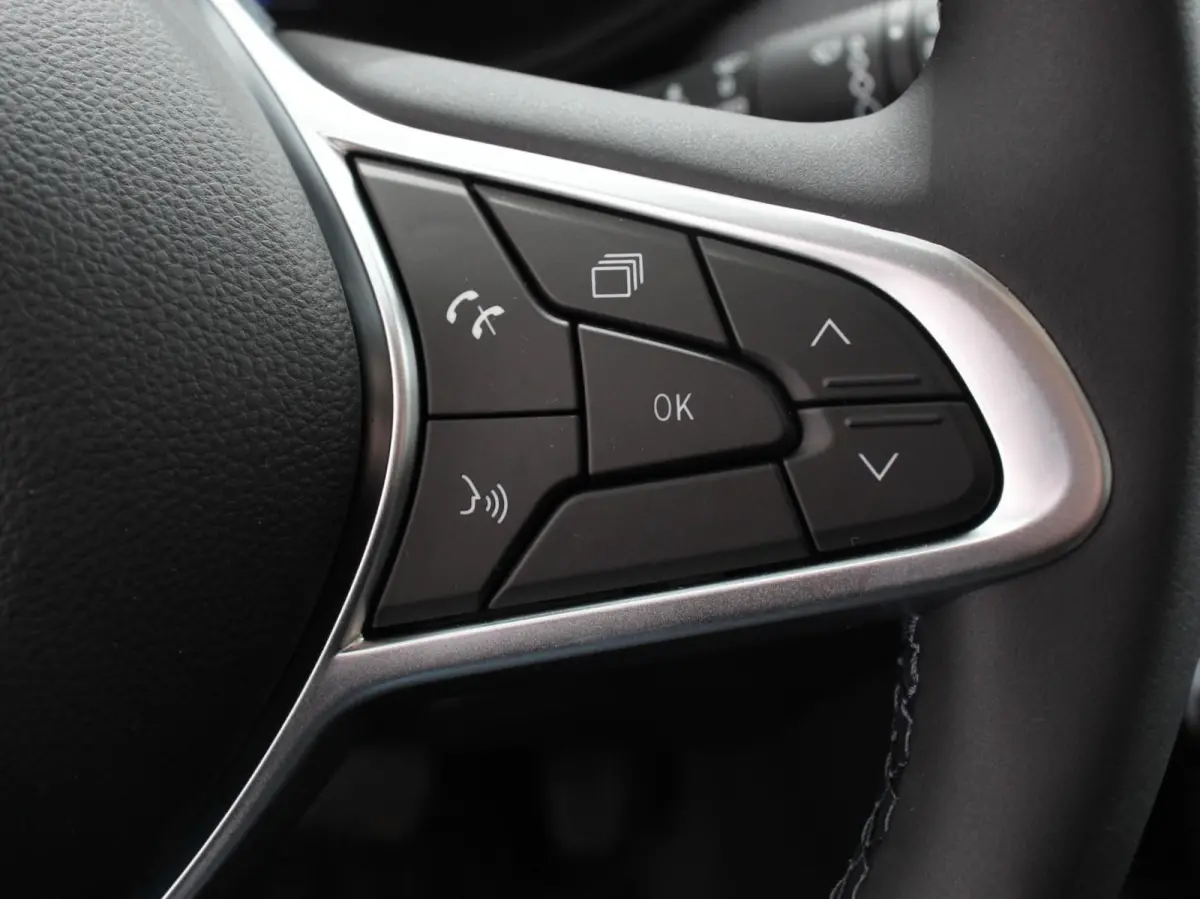 1.6 HEV Intense Automaat DEMO Navigatie Apple Carplay/Android Auto Camera Climate Control Cruise Control Lichtmetalen velgen Extra Getint Glas Digitale Cockpit