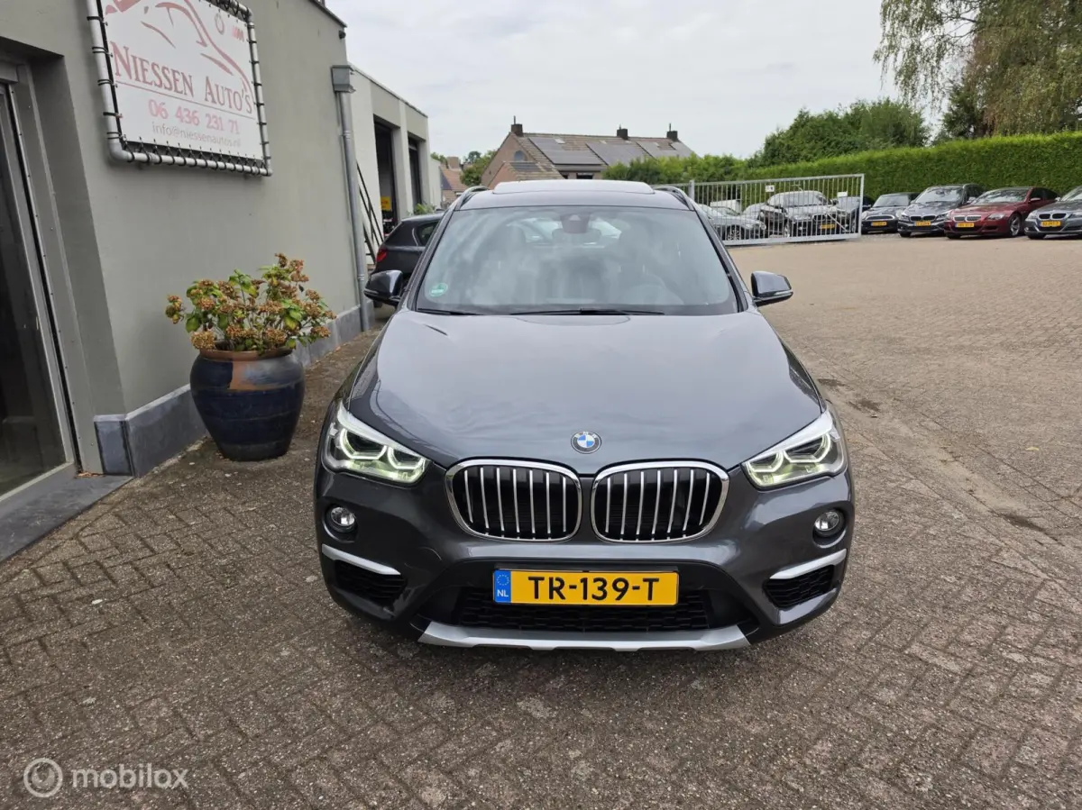 sDrive20i Orange Edition HUD/Pano/Leder/LED/Camera