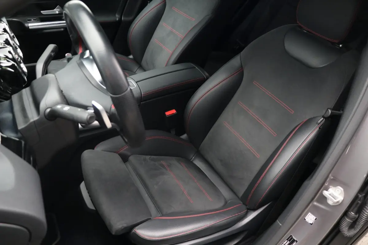 350 4MATIC AMG Line 67 kWh Panodak Headup Trekhaak 360View Widescreen Sfeerverlicht 1800KG Trekgewicht 96000KM BJ2022