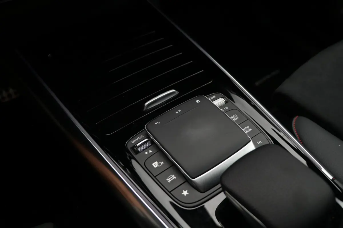 350 4MATIC AMG Line 67 kWh Panodak Headup Trekhaak 360View Widescreen Sfeerverlicht 1800KG Trekgewicht 96000KM BJ2022