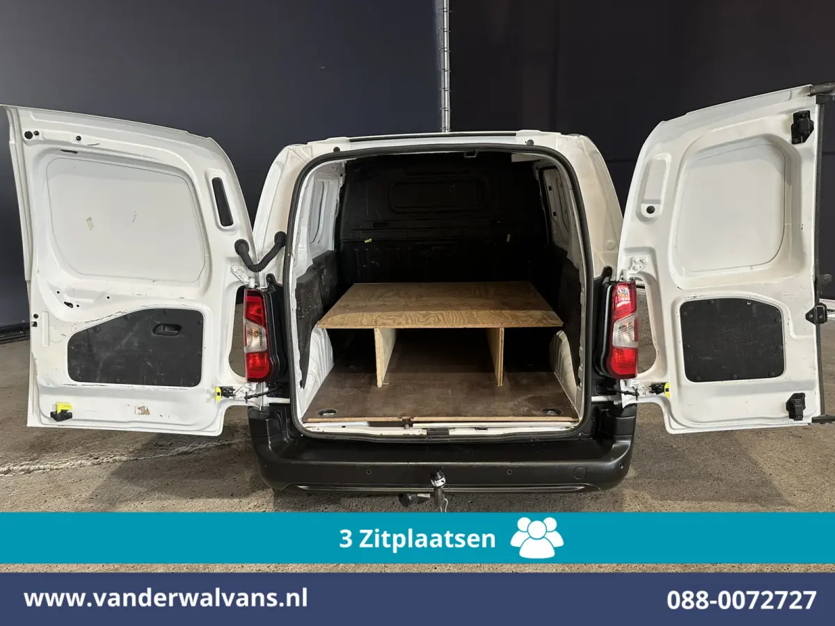 1.5D 102pk L1H1 Euro6 Airco | 3-Zits | Camera | Navigatie | Apple Carplay | 1500kg Trekhaak | Cruisecontrol Android Auto, Parkeersensoren, Bijrijdersbank