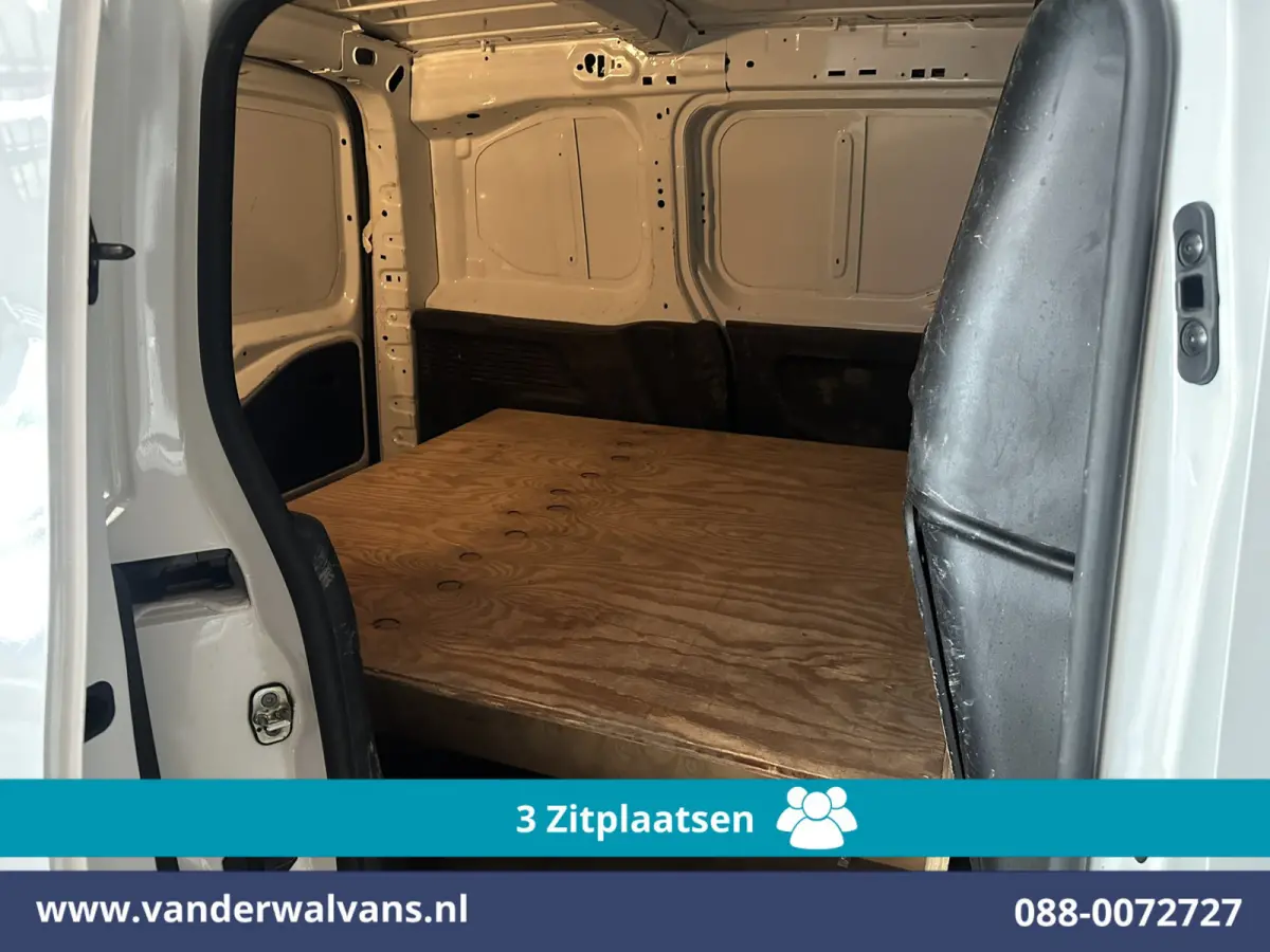 1.5D 102pk L1H1 Euro6 Airco | 3-Zits | Camera | Navigatie | Apple Carplay | 1500kg Trekhaak | Cruisecontrol Android Auto, Parkeersensoren, Bijrijdersbank
