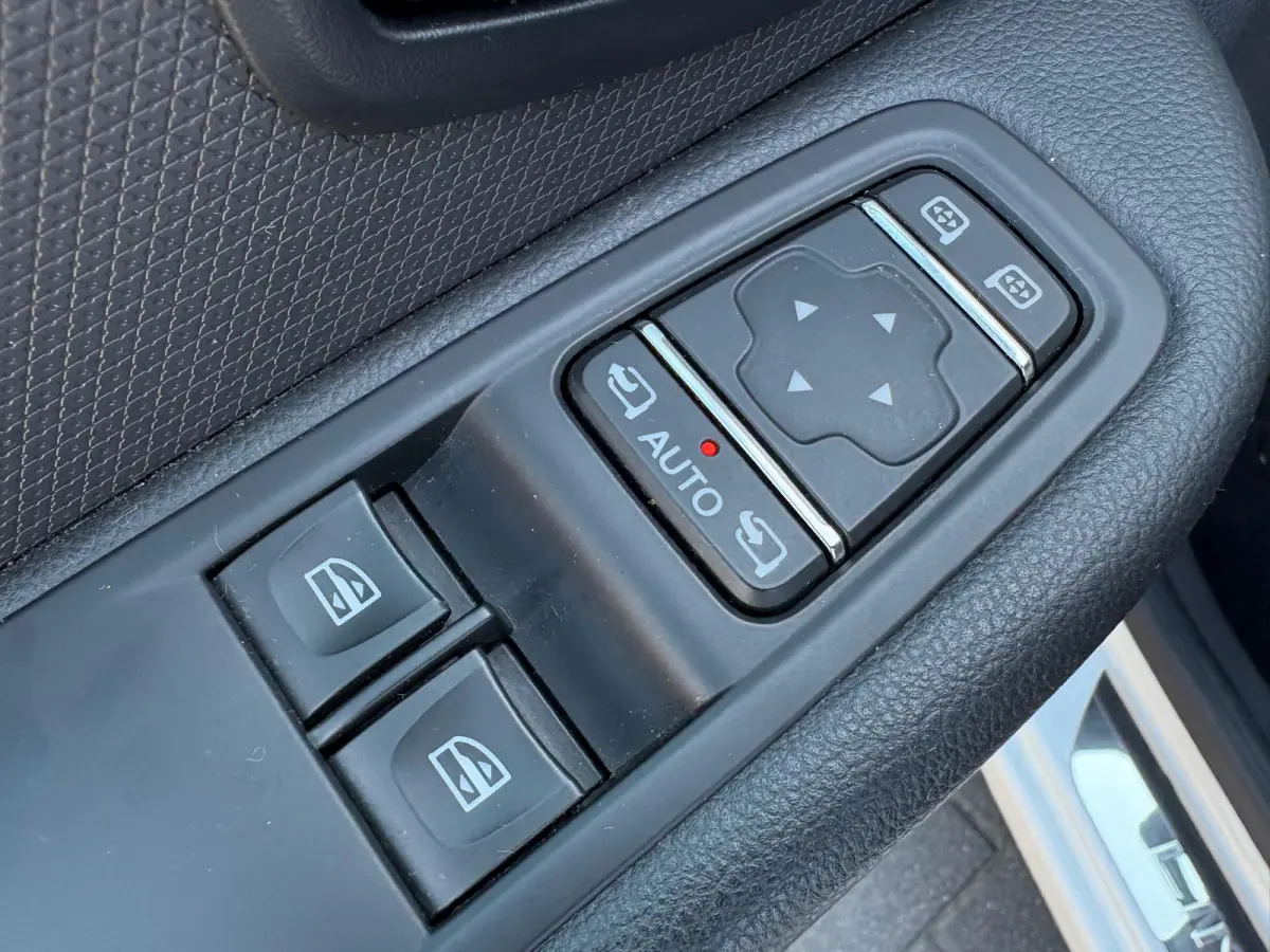 0.9 TCe Limited Navigatie/Bluetooth/Parkeerhulp/Cruise-control
