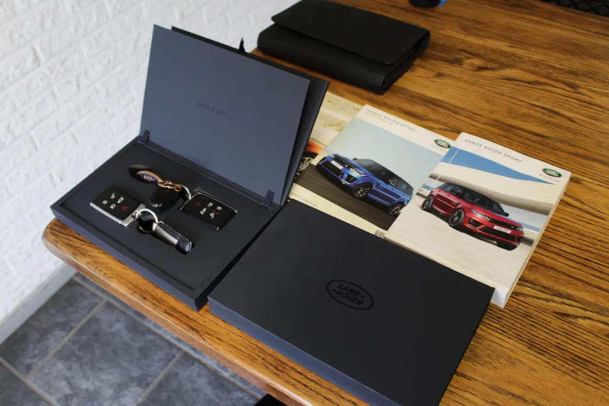 5.0 V8 SC SVR 576 PK ! Facelift ! Carbon ! Pano, Cruis, Airco, Stoelverw voor + achter!