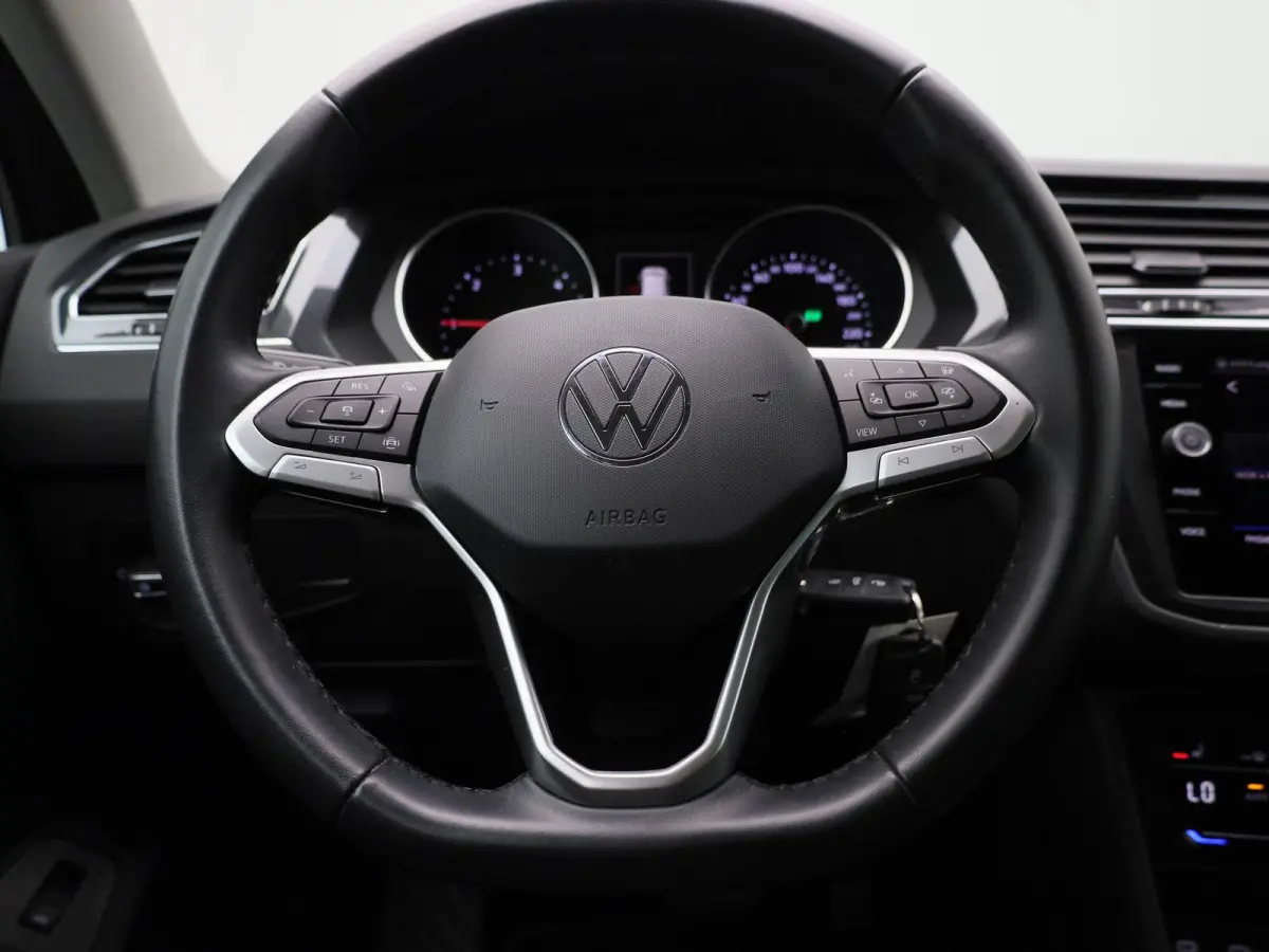 2.0 TDI Life Business AUTOMAAT | ADAPTIEVE CRUISE | STOELVERWARMING & STUUR | CAMERA | NAVIGATIE | TREKHAAK | APPLE CARPLAY | CLIMA | DAB| LMV | 12 MAANDEN BOVAG GARANTIE |