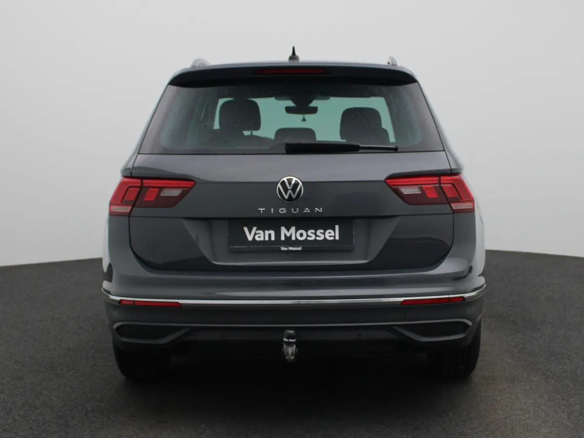 2.0 TDI Life Business AUTOMAAT | ADAPTIEVE CRUISE | STOELVERWARMING & STUUR | CAMERA | NAVIGATIE | TREKHAAK | APPLE CARPLAY | CLIMA | DAB| LMV | 12 MAANDEN BOVAG GARANTIE |