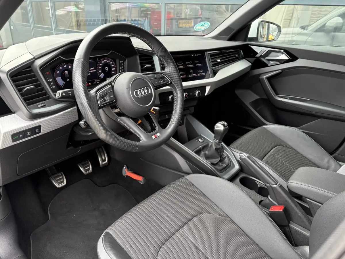25 TFSI 95pk S Edition | Smartphone interface | Full LED | Zwart optiek | Cruise Control