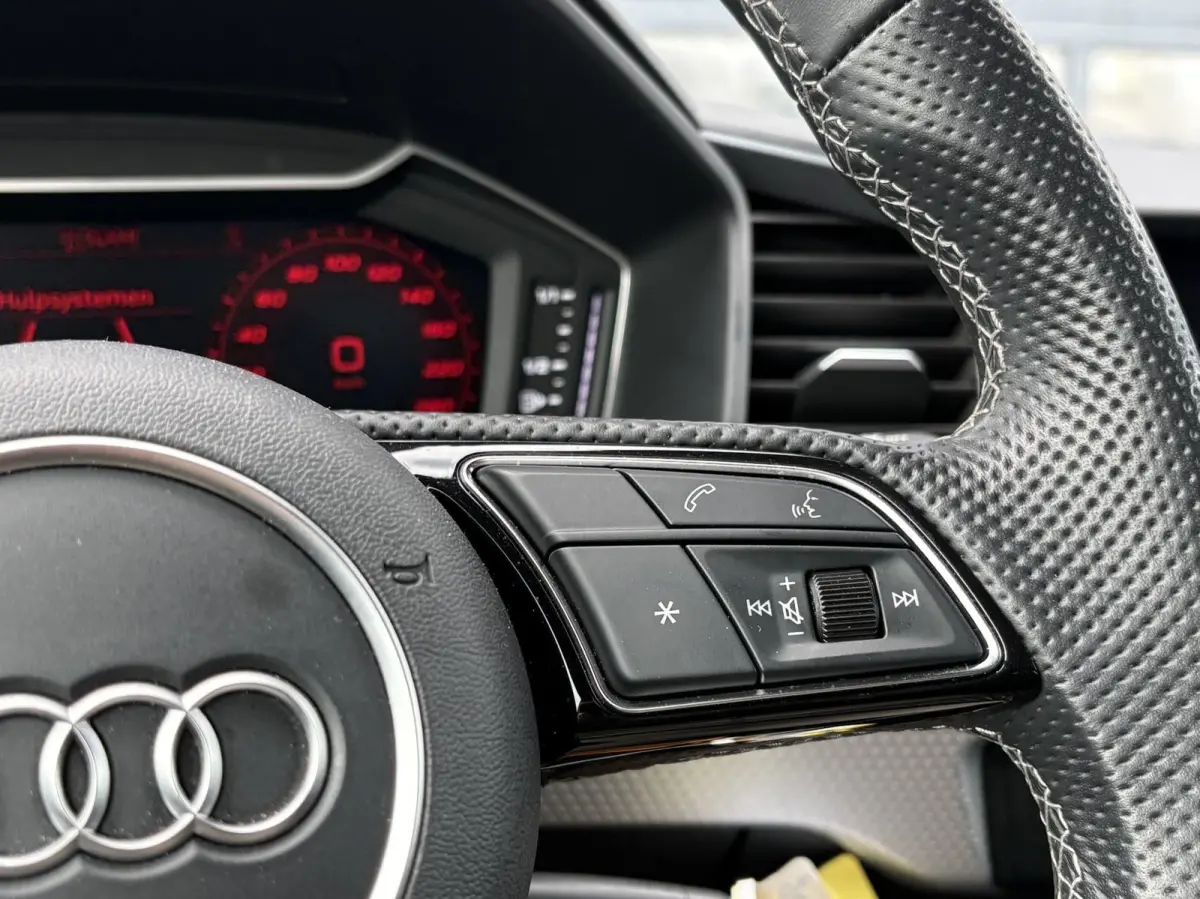 25 TFSI 95pk S Edition | Smartphone interface | Full LED | Zwart optiek | Cruise Control