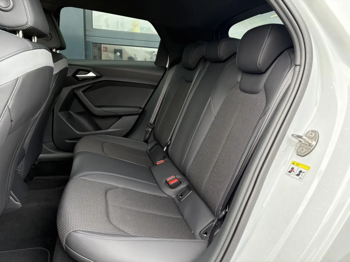 25 TFSI 95pk S Edition | Smartphone interface | Full LED | Zwart optiek | Cruise Control