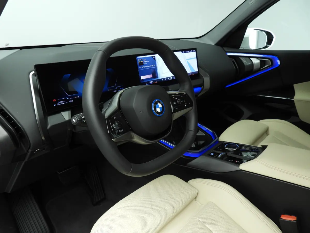 30e xDrive | LED | Navigatie | SOH 100% | Sportstoelen | Elektr. zetels | Stoelverwarming | DAB | Alu 19 inch