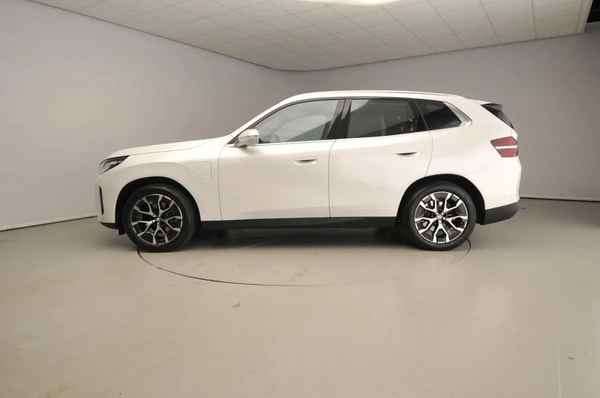 30e xDrive | LED | Navigatie | SOH 100% | Sportstoelen | Elektr. zetels | Stoelverwarming | DAB | Alu 19 inch