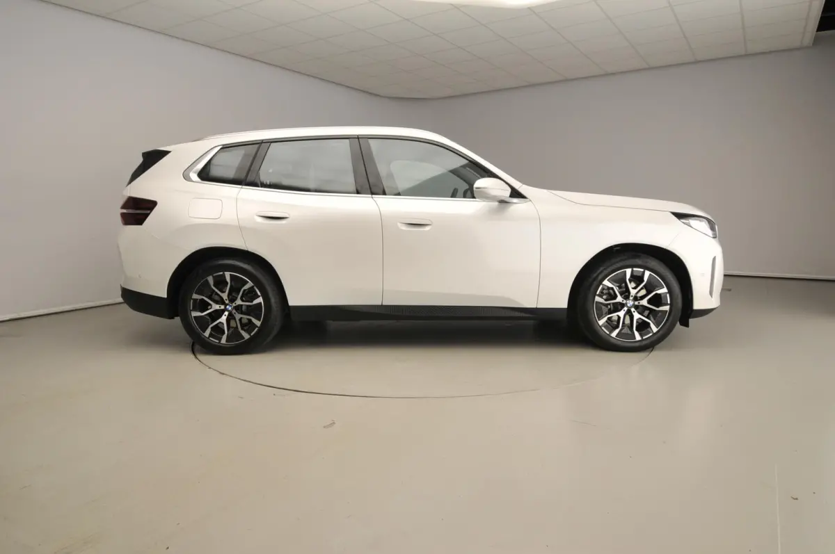 30e xDrive | LED | Navigatie | SOH 100% | Sportstoelen | Elektr. zetels | Stoelverwarming | DAB | Alu 19 inch