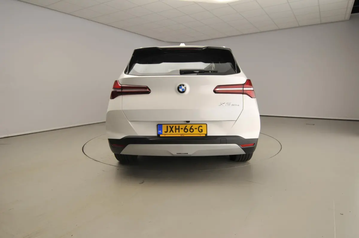 30e xDrive | LED | Navigatie | SOH 100% | Sportstoelen | Elektr. zetels | Stoelverwarming | DAB | Alu 19 inch