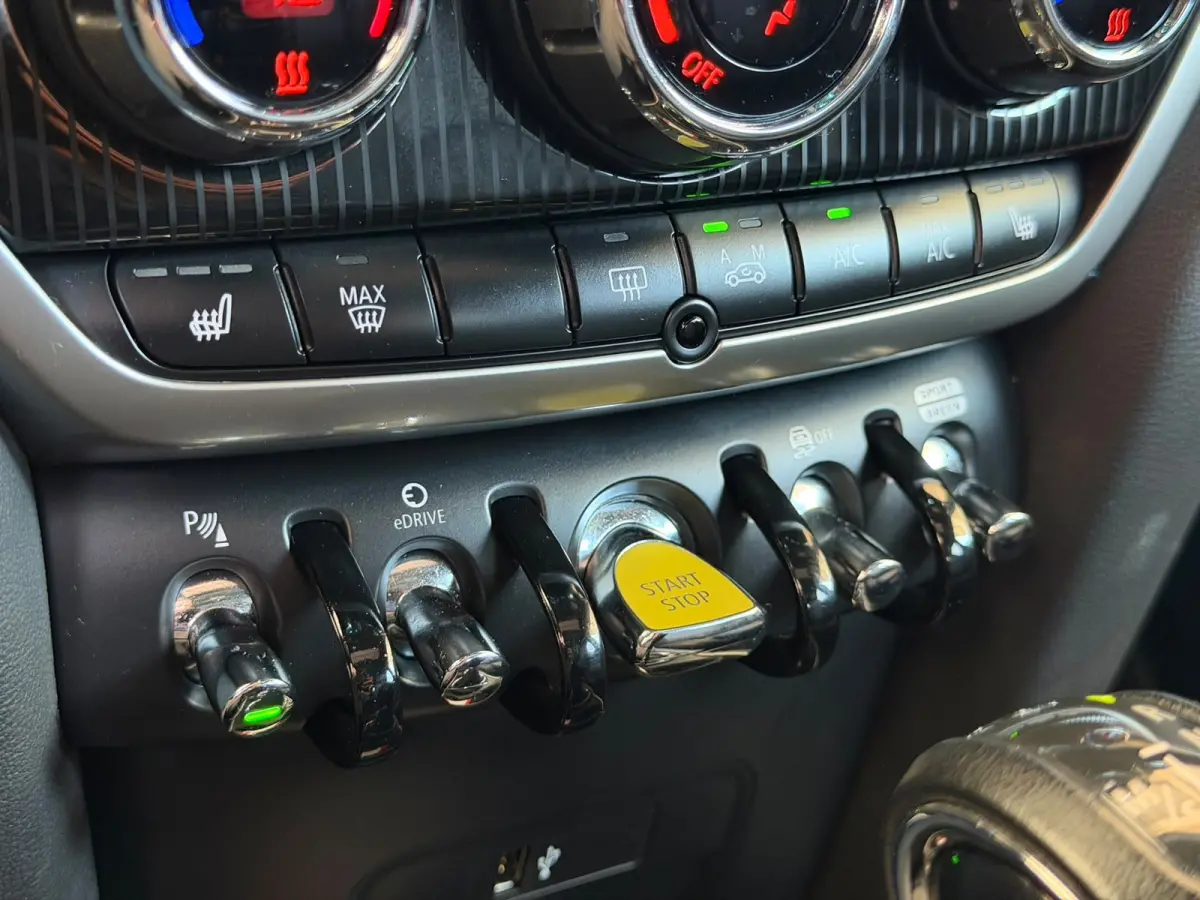 1.5 Cooper ALL4 Chili (Dealer OndH, Panorama, Head-up, Camera, Addapt Cruise, Stoelv, Navi, Etc)