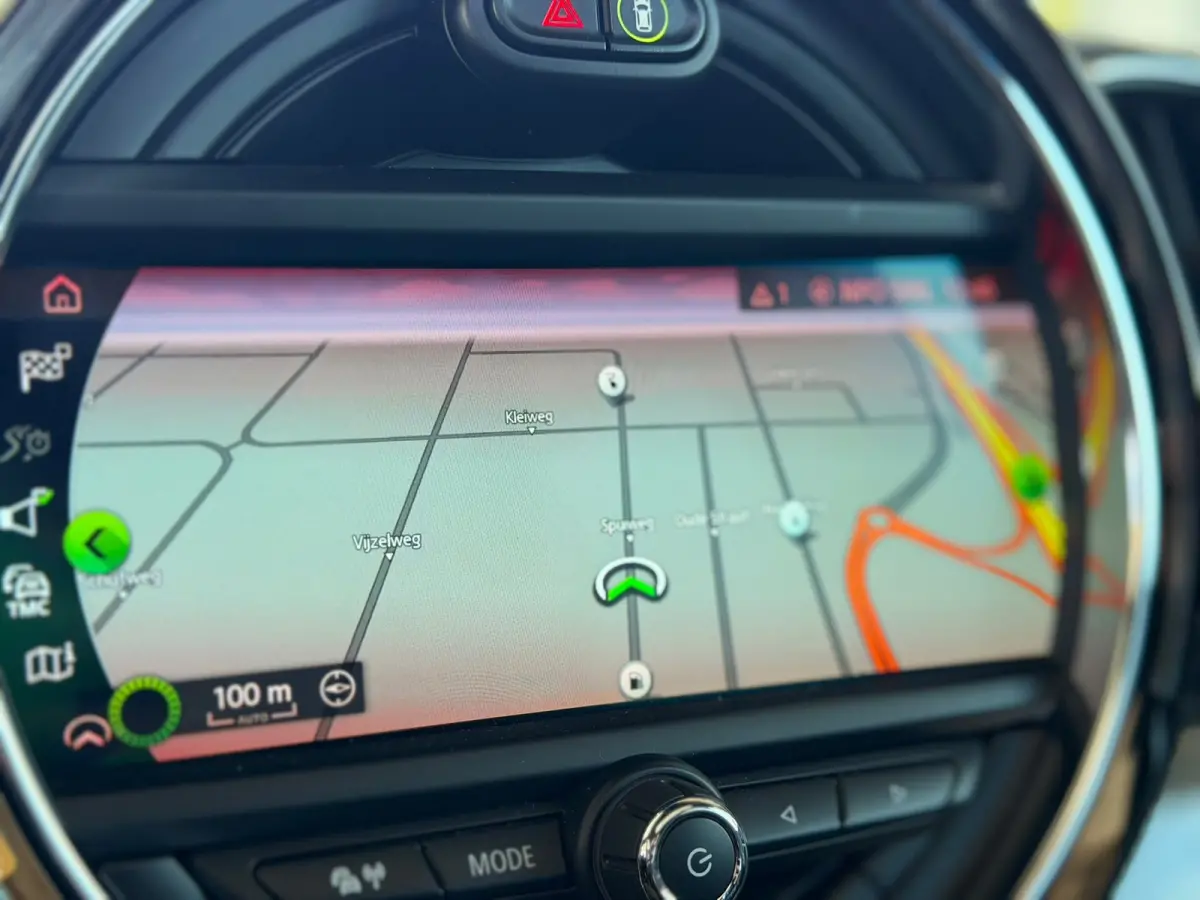 1.5 Cooper ALL4 Chili (Dealer OndH, Panorama, Head-up, Camera, Addapt Cruise, Stoelv, Navi, Etc)