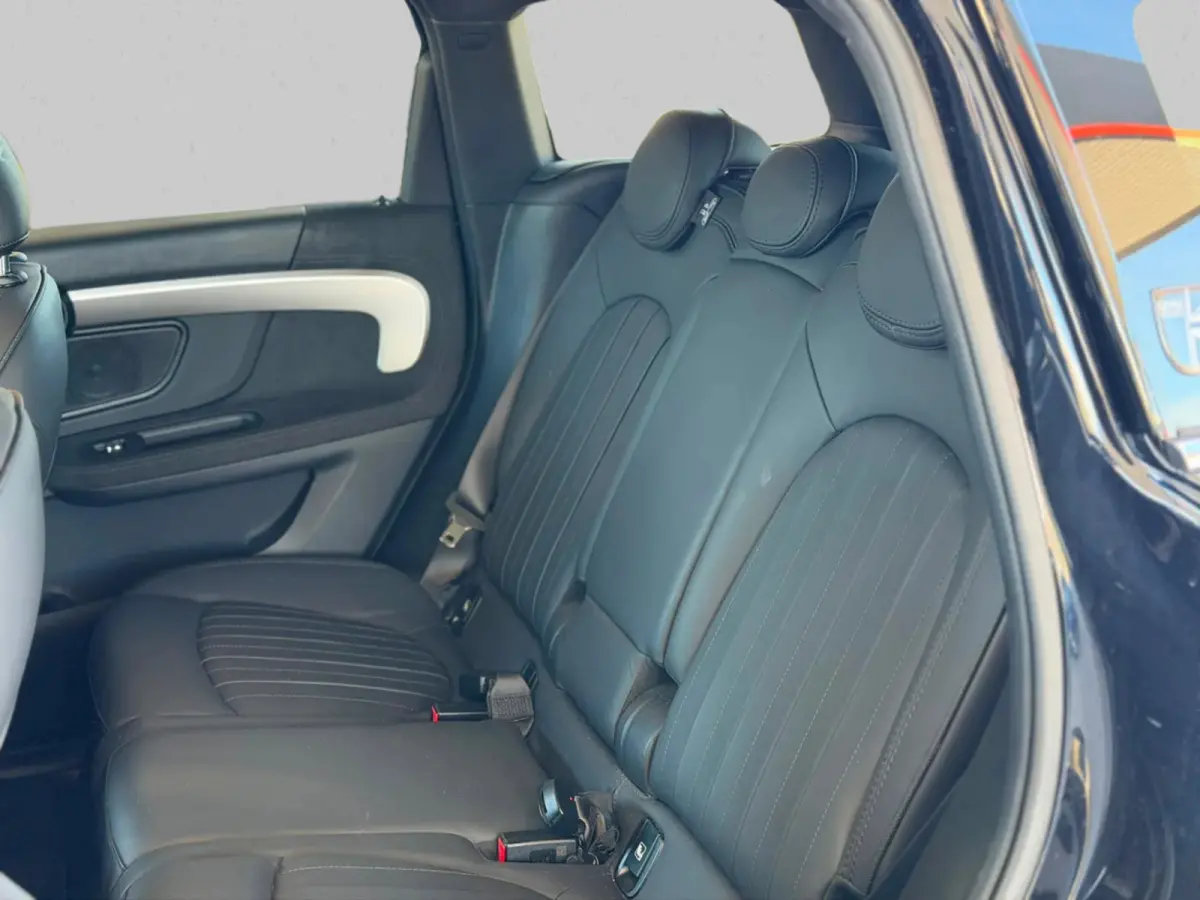 1.5 Cooper ALL4 Chili (Dealer OndH, Panorama, Head-up, Camera, Addapt Cruise, Stoelv, Navi, Etc)