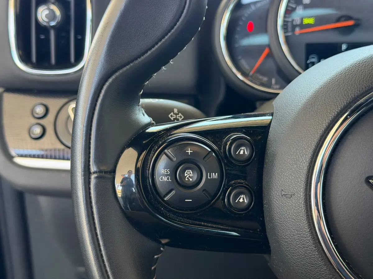 1.5 Cooper ALL4 Chili (Dealer OndH, Panorama, Head-up, Camera, Addapt Cruise, Stoelv, Navi, Etc)
