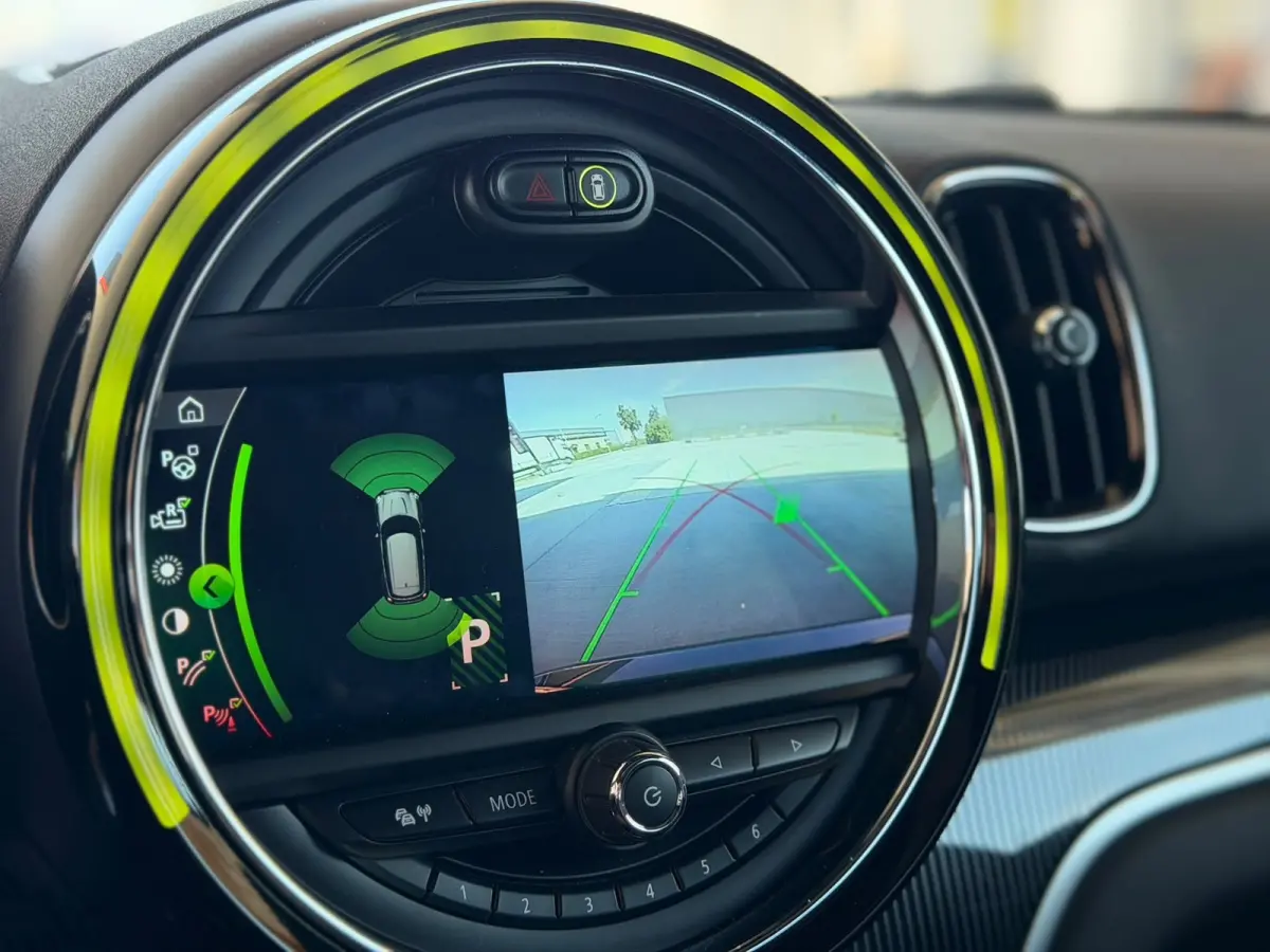 1.5 Cooper ALL4 Chili (Dealer OndH, Panorama, Head-up, Camera, Addapt Cruise, Stoelv, Navi, Etc)
