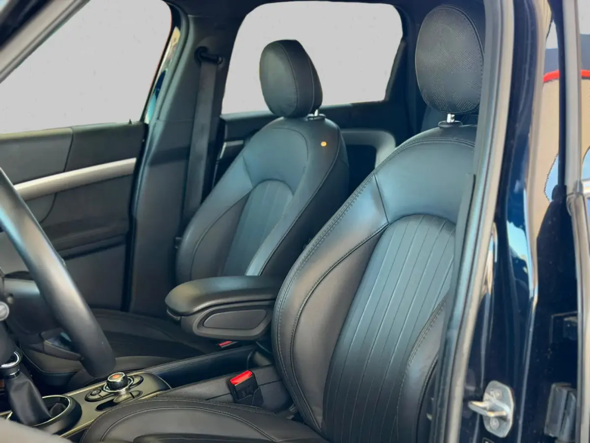 1.5 Cooper ALL4 Chili (Dealer OndH, Panorama, Head-up, Camera, Addapt Cruise, Stoelv, Navi, Etc)