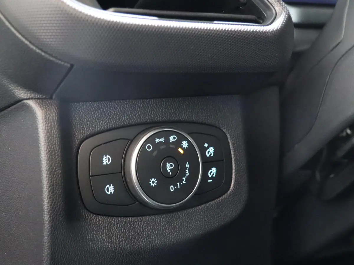 Trend 46 kWh PARKEERSENSOREN V+A, CARPLAY, CRUISE CONTROL, ACHTERUITRIJ CAMERA, 16'' RESERVEWIEL, LED LAADRUIMTEVERLICHTING , LAADVLOERBESCHERMING, RUBBER , TREKHAAK