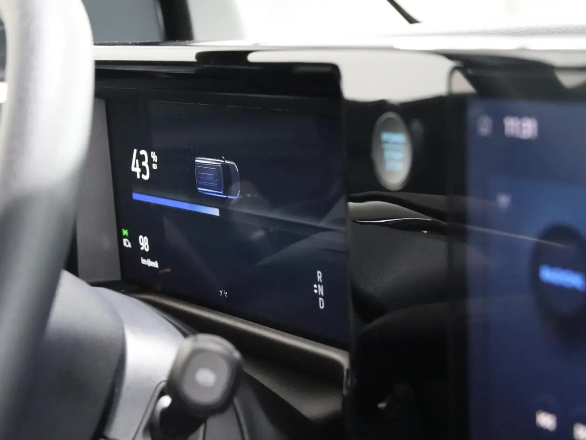 Trend 46 kWh PARKEERSENSOREN V+A, CARPLAY, CRUISE CONTROL, ACHTERUITRIJ CAMERA, 16'' RESERVEWIEL, LED LAADRUIMTEVERLICHTING , LAADVLOERBESCHERMING, RUBBER , TREKHAAK