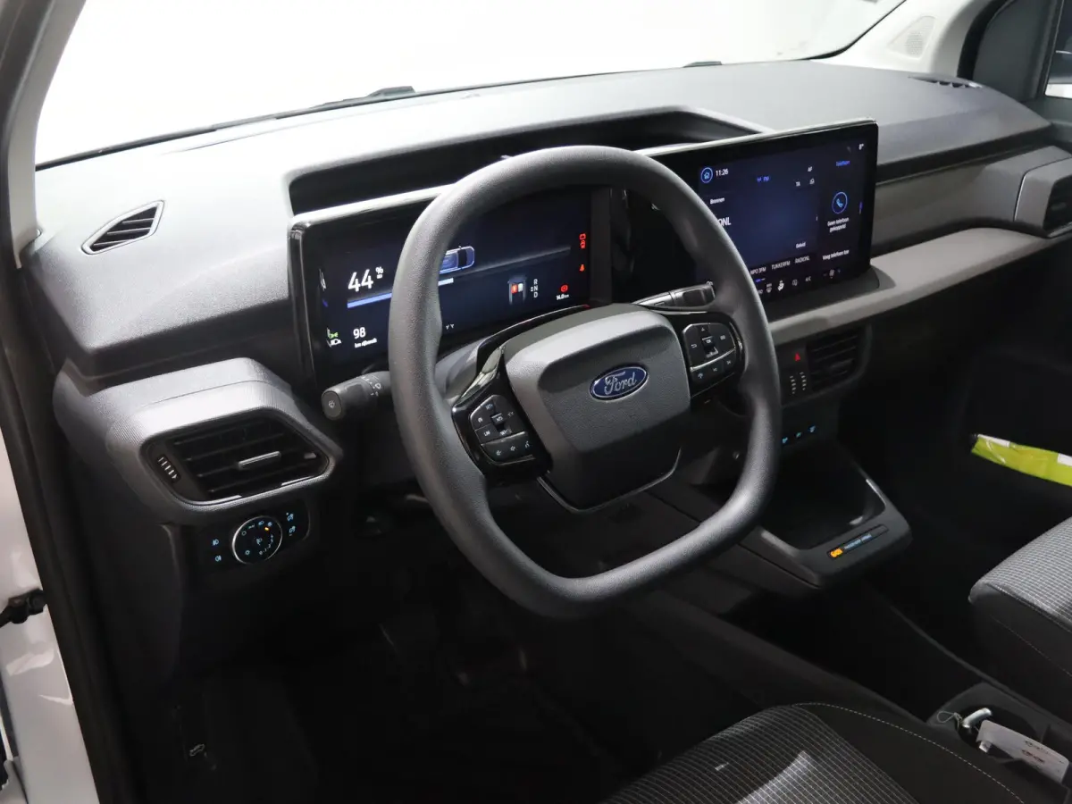 Trend 46 kWh PARKEERSENSOREN V+A, CARPLAY, CRUISE CONTROL, ACHTERUITRIJ CAMERA, 16'' RESERVEWIEL, LED LAADRUIMTEVERLICHTING , LAADVLOERBESCHERMING, RUBBER , TREKHAAK