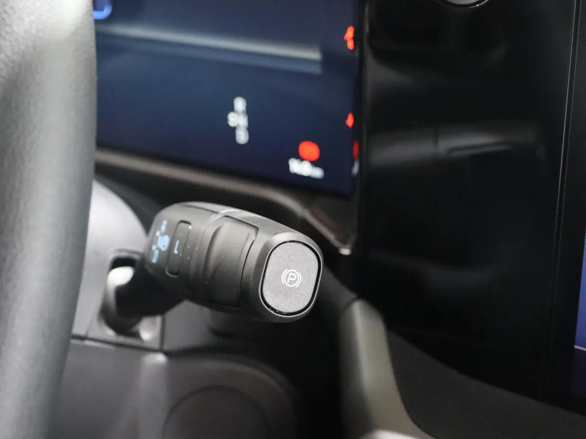 Trend 46 kWh PARKEERSENSOREN V+A, CARPLAY, CRUISE CONTROL, ACHTERUITRIJ CAMERA, 16'' RESERVEWIEL, LED LAADRUIMTEVERLICHTING , LAADVLOERBESCHERMING, RUBBER , TREKHAAK