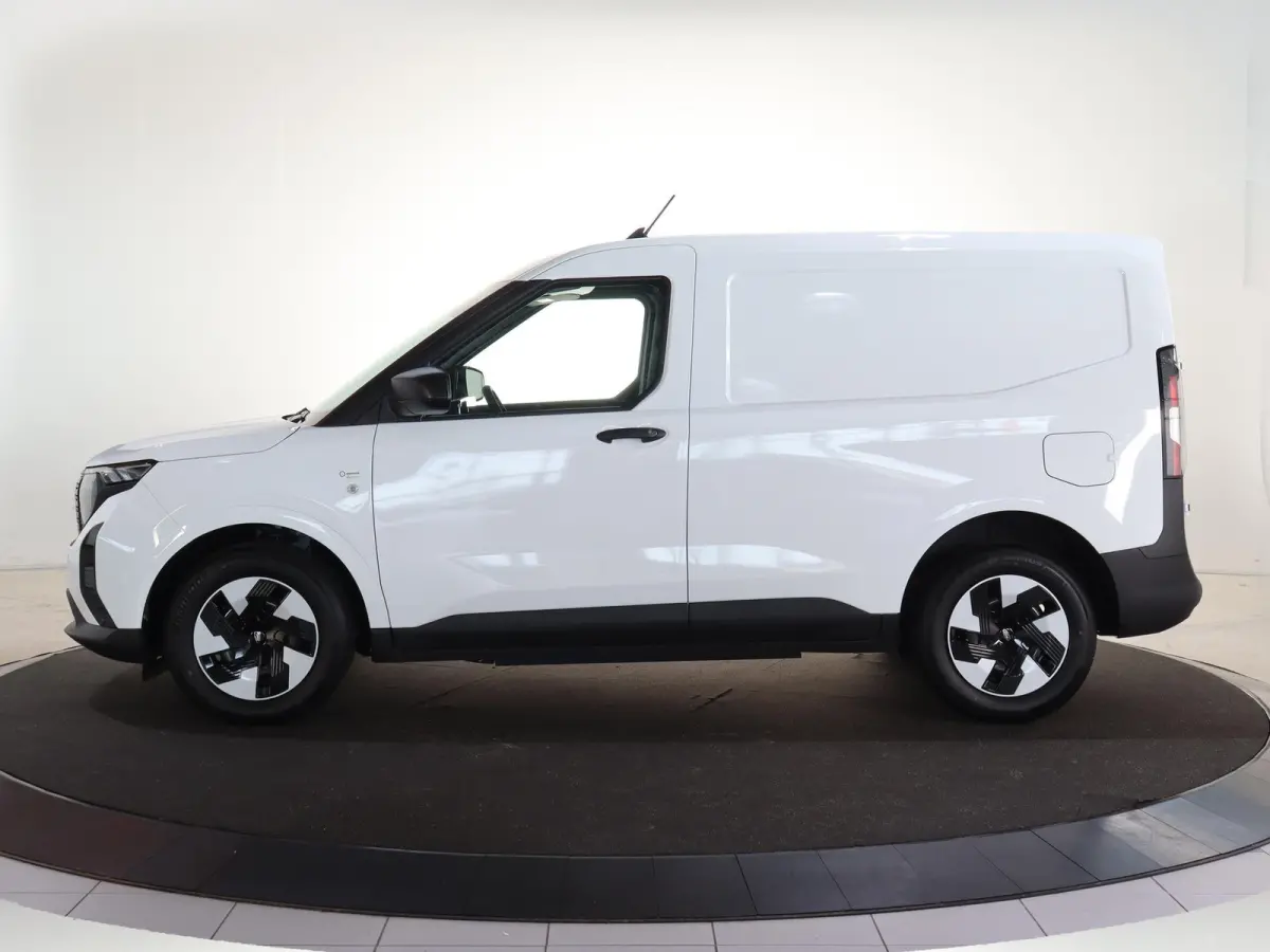 Trend 46 kWh PARKEERSENSOREN V+A, CARPLAY, CRUISE CONTROL, ACHTERUITRIJ CAMERA, 16'' RESERVEWIEL, LED LAADRUIMTEVERLICHTING , LAADVLOERBESCHERMING, RUBBER , TREKHAAK