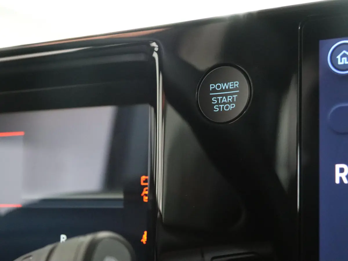 Trend 46 kWh PARKEERSENSOREN V+A, CARPLAY, CRUISE CONTROL, ACHTERUITRIJ CAMERA, 16'' RESERVEWIEL, LED LAADRUIMTEVERLICHTING , LAADVLOERBESCHERMING, RUBBER , TREKHAAK