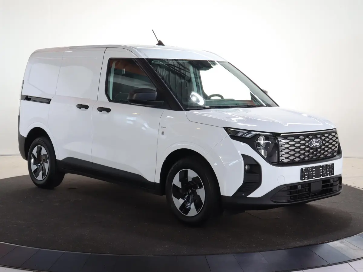 Trend 46 kWh PARKEERSENSOREN V+A, CARPLAY, CRUISE CONTROL, ACHTERUITRIJ CAMERA, 16'' RESERVEWIEL, LED LAADRUIMTEVERLICHTING , LAADVLOERBESCHERMING, RUBBER , TREKHAAK