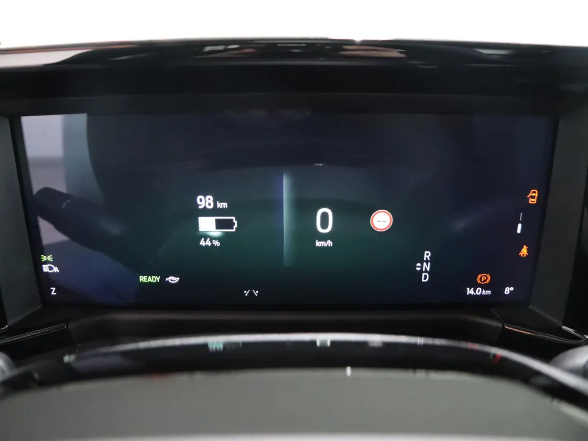 Trend 46 kWh PARKEERSENSOREN V+A, CARPLAY, CRUISE CONTROL, ACHTERUITRIJ CAMERA, 16'' RESERVEWIEL, LED LAADRUIMTEVERLICHTING , LAADVLOERBESCHERMING, RUBBER , TREKHAAK
