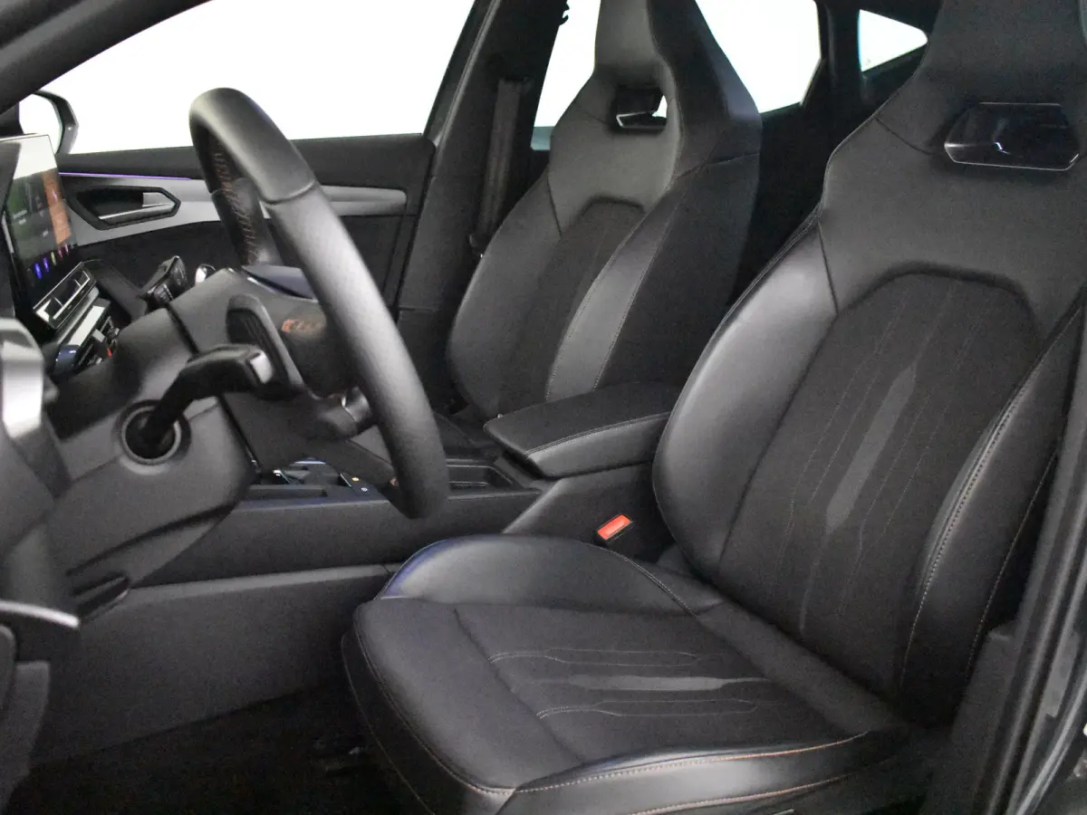 1.4 e-Hybrid VZ Performance 245PK DSG/AUTO | Camera | Cr. Control adaptief | Dodehoek detectie | Parkeer assistent  | Stoel/stuurverwarming | Elekt achterklep | App connect | Navigatie | LED