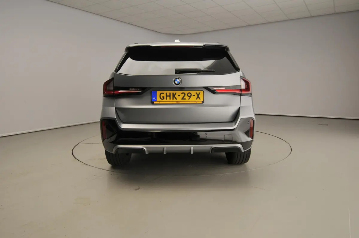 sDrive18i | M-Sportpakket | LED | Navigatie | Panoramadak | Sportstoelen | Elektr. zetels | DAB | Alu 18 inch