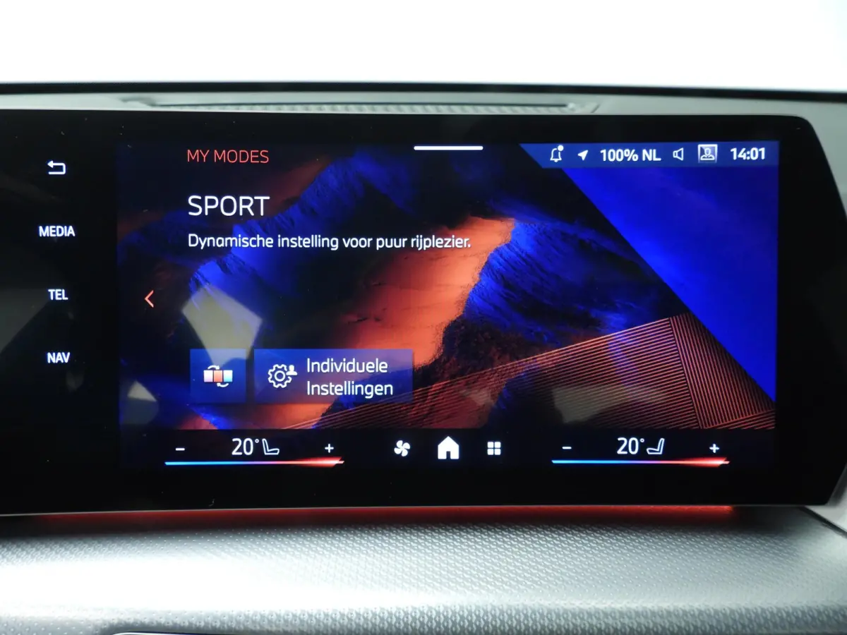 sDrive18i | M-Sportpakket | LED | Navigatie | Panoramadak | Sportstoelen | Elektr. zetels | DAB | Alu 18 inch