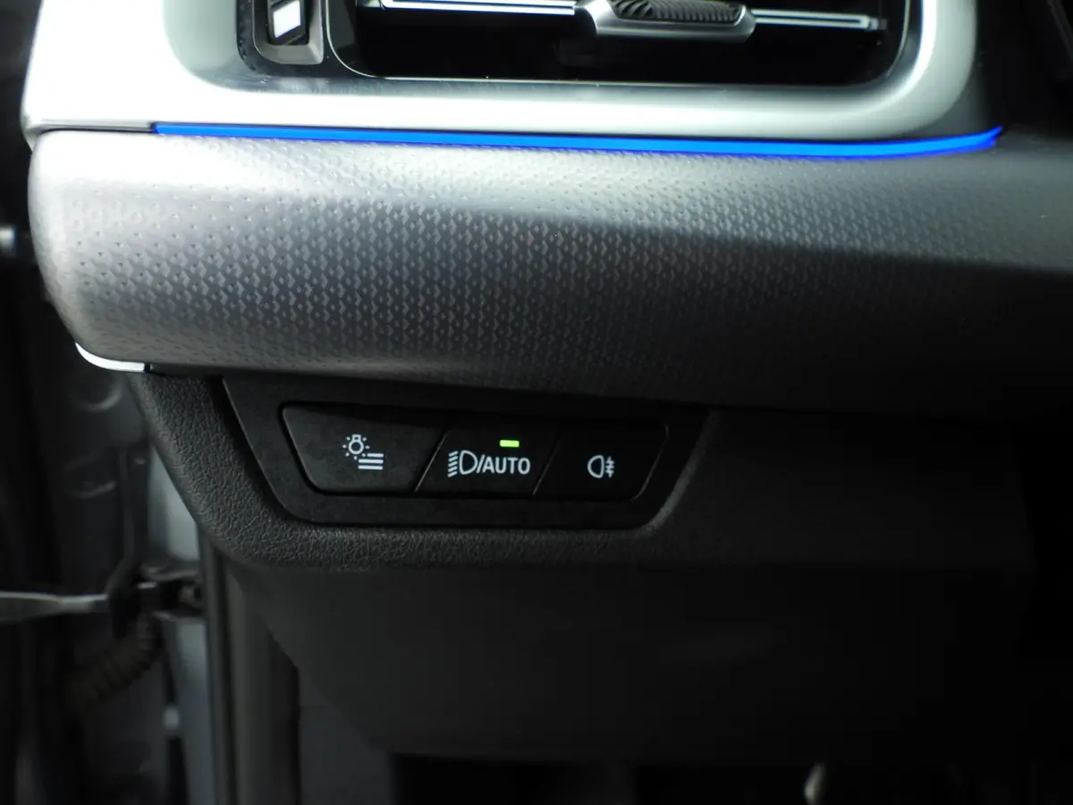 sDrive18i | M-Sportpakket | LED | Navigatie | Panoramadak | Sportstoelen | Elektr. zetels | DAB | Alu 18 inch