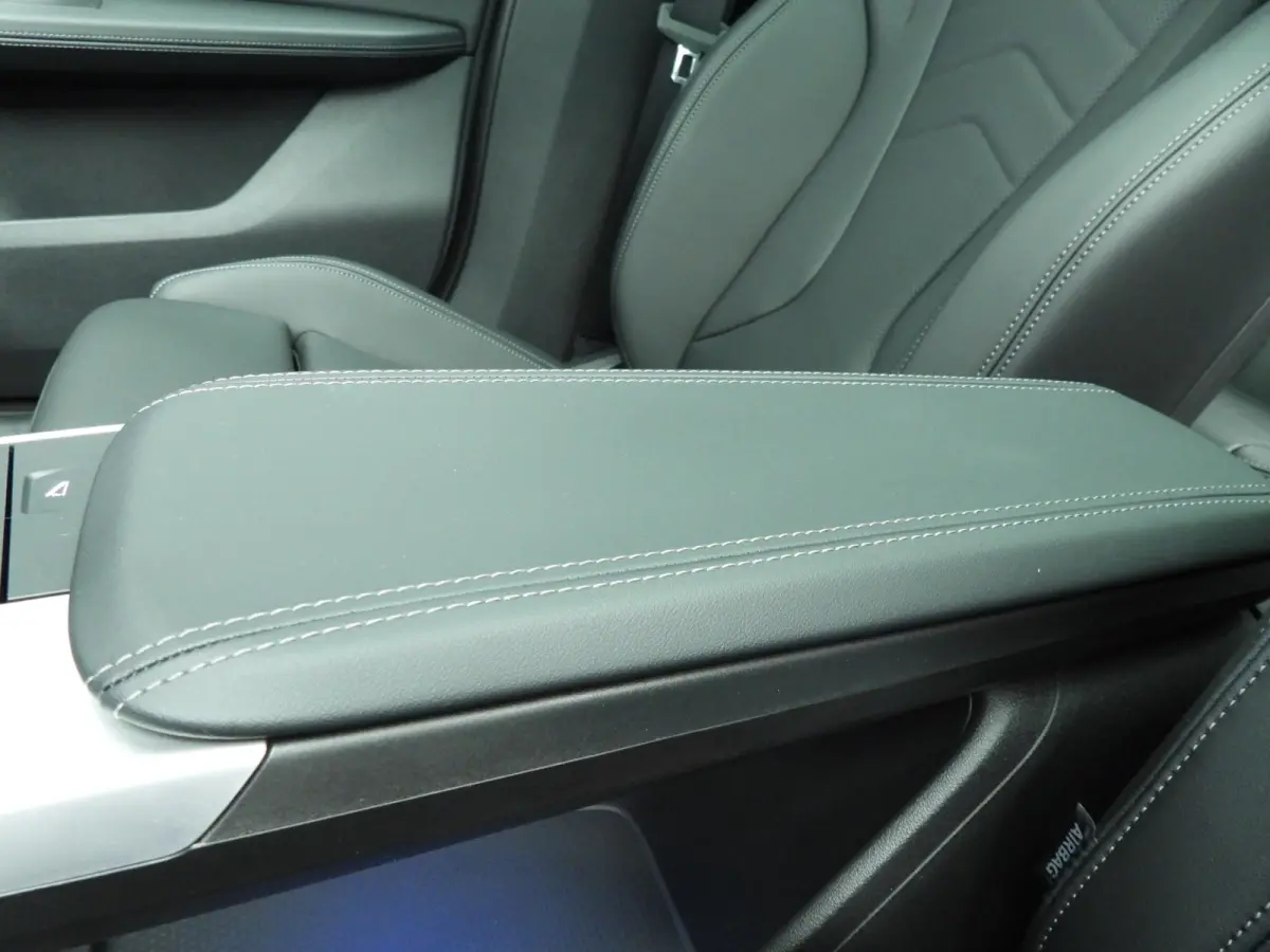 sDrive18i | M-Sportpakket | LED | Navigatie | Panoramadak | Sportstoelen | Elektr. zetels | DAB | Alu 18 inch